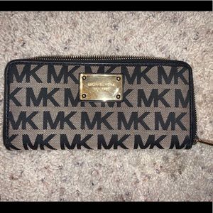 Michael Kors wallet 🖤